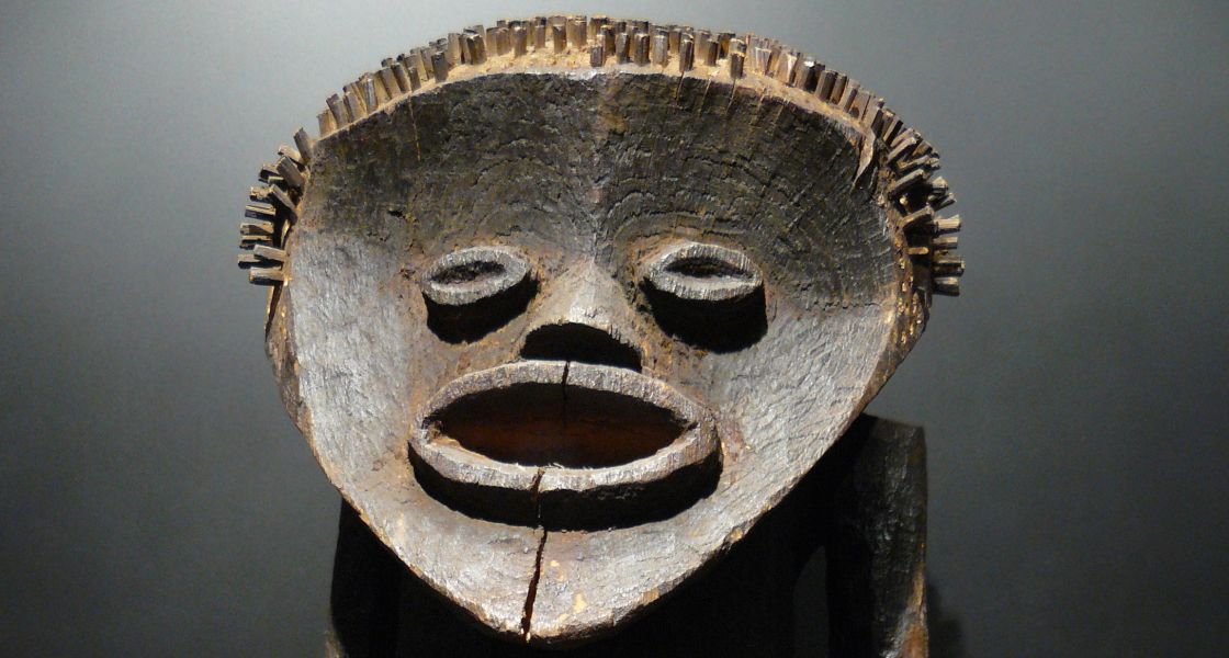 Die meisten der nach Frankreich entwendeten afrikanischen Objekte lagern im Musèe du quai Branly in Paris. So auch die nigerianische Holzstatue aus dem Donga-Flusstal. Foto: Siren-Com (CC BY-SA 3.0)