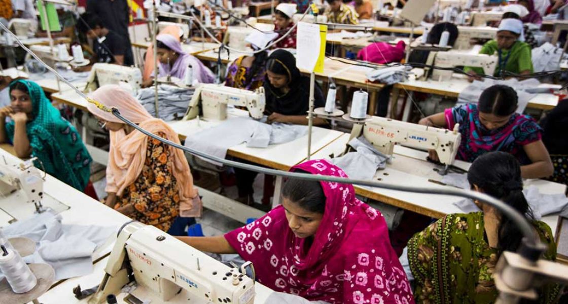 Foto: Vedas Shaakha, https://medium.com/@vedantar2019/snapshot-of-the-textile-and-garment-industry-in-india-market-size-growth-opportunities-and-more-2bee20fe6aef
