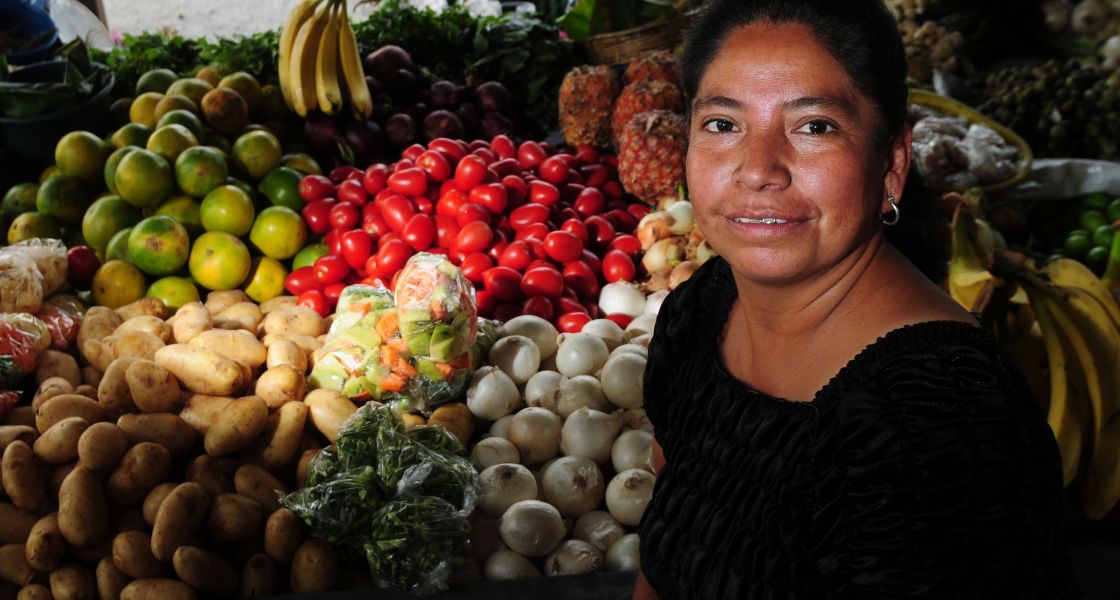 Vielfalt auf den Märkten: In Zukunft könnte ein Großteil des Gemüses agrarökologisch angebaut werden. Foto: Maria Fleischmann/ World Bank (CC BY-NC-ND 2.0)