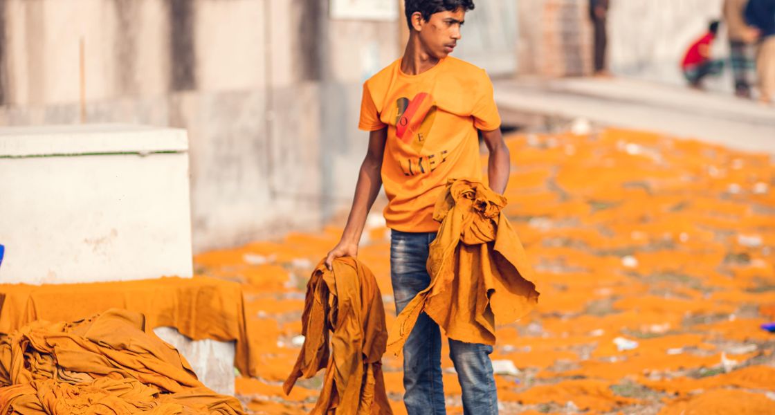 Arbeiter in einer Gerberei in Bangladesch