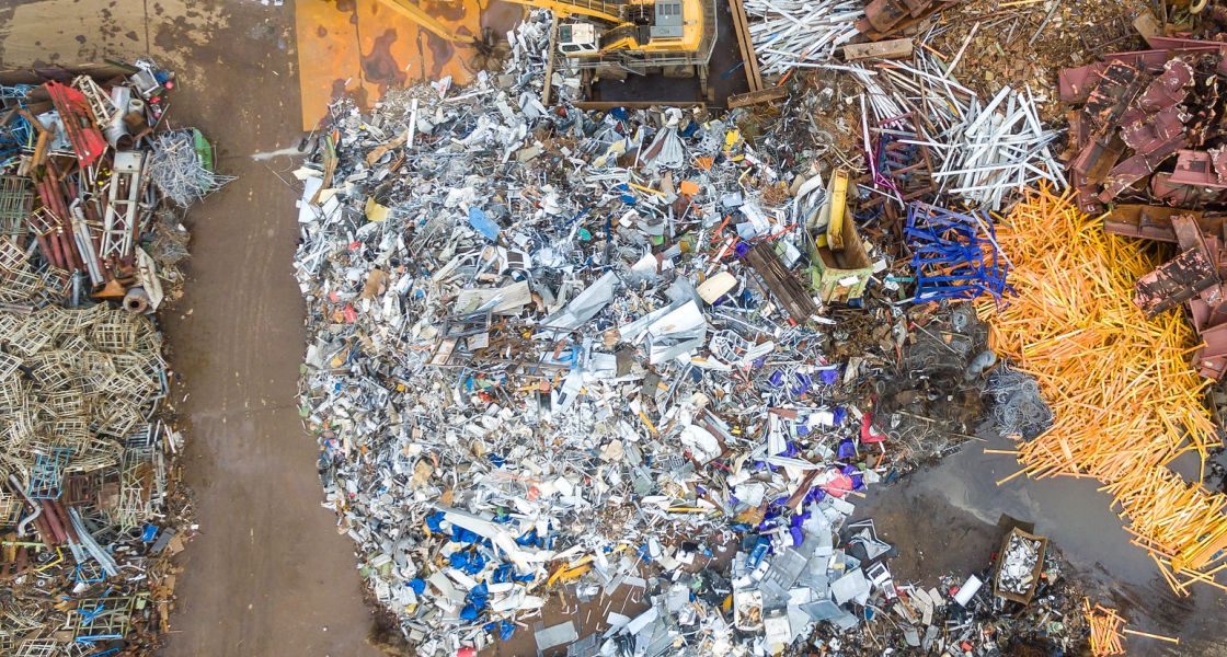 Metallhandel, © Marco Verch, CC BY 2.0 Im Recyclinghof wird Metall getrennt