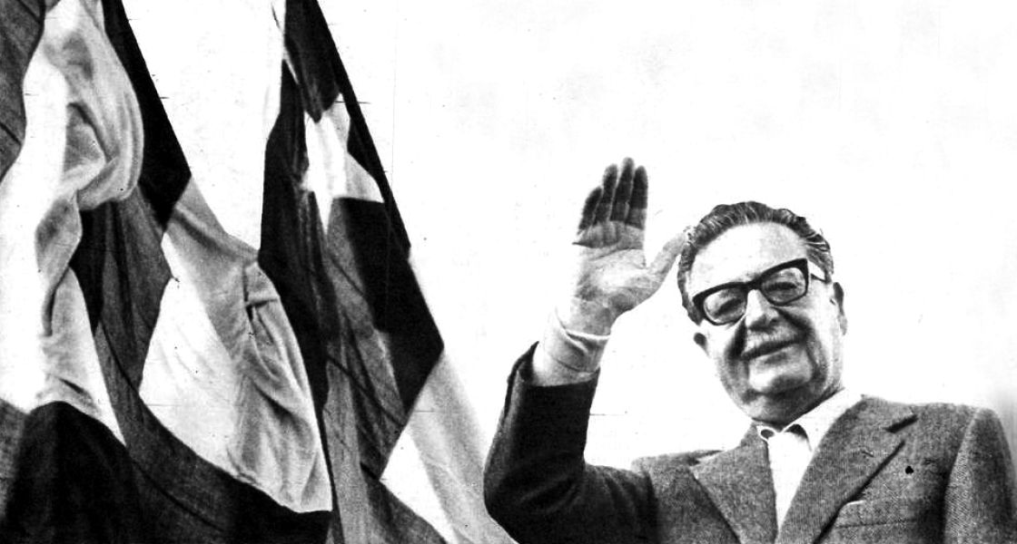 Das Militär übernahm: Panzer in der Nähe des Präsidentenpalastes in Santiago während des Putsches im September 1973 Salvador Allende wurde 1970 zum Präsidenten Chiles gewählt. Der Putsch gegen ihn legte den Grundstein für das spätere "neolieberale Experimentierfeld".