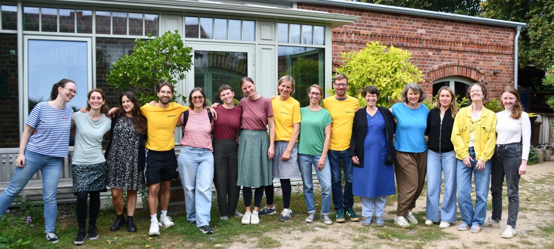 Teamfoto mit lachenden Menschen