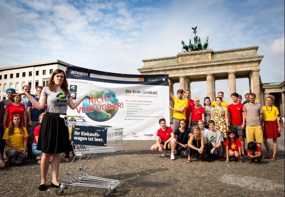 Protestler vor dem Brandenburger Tor