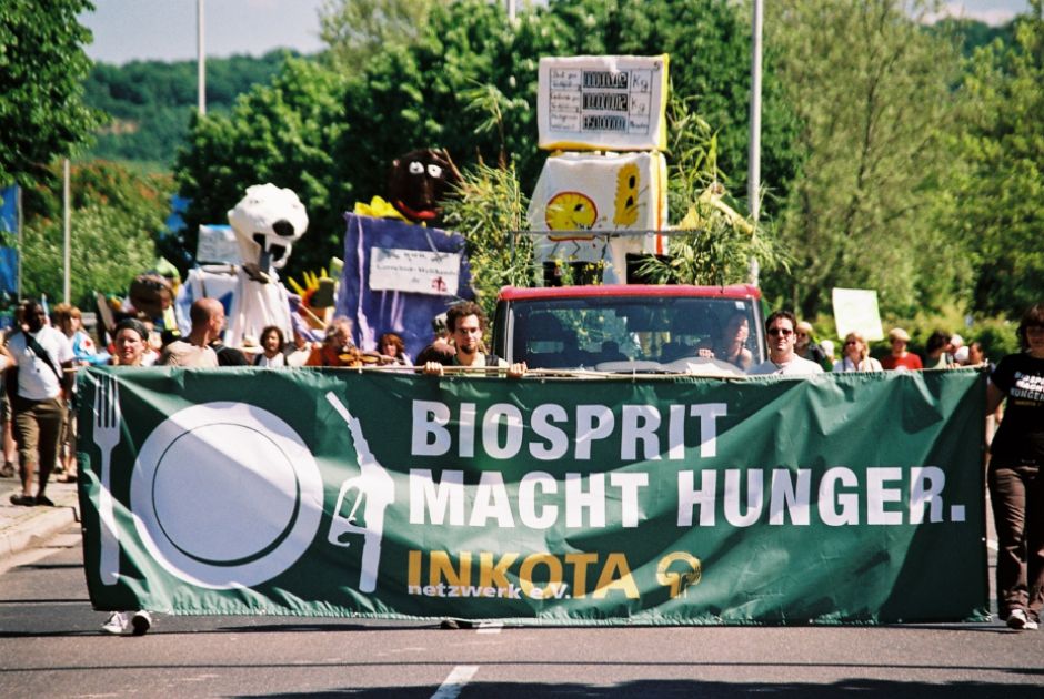Aktivist*innen demonstrieren anlässlich der UN-Gentechnik- und Biodiversitätskonferenzen im Mai 2008 in Bonn