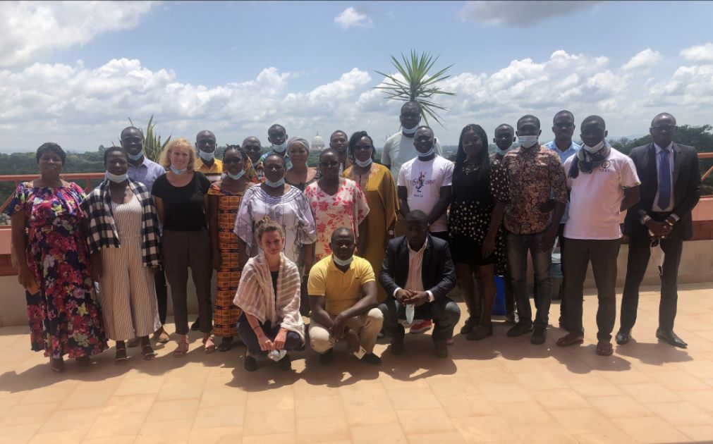 Ein Gruppenfoto mit Teilnehmenden eines Workshops  