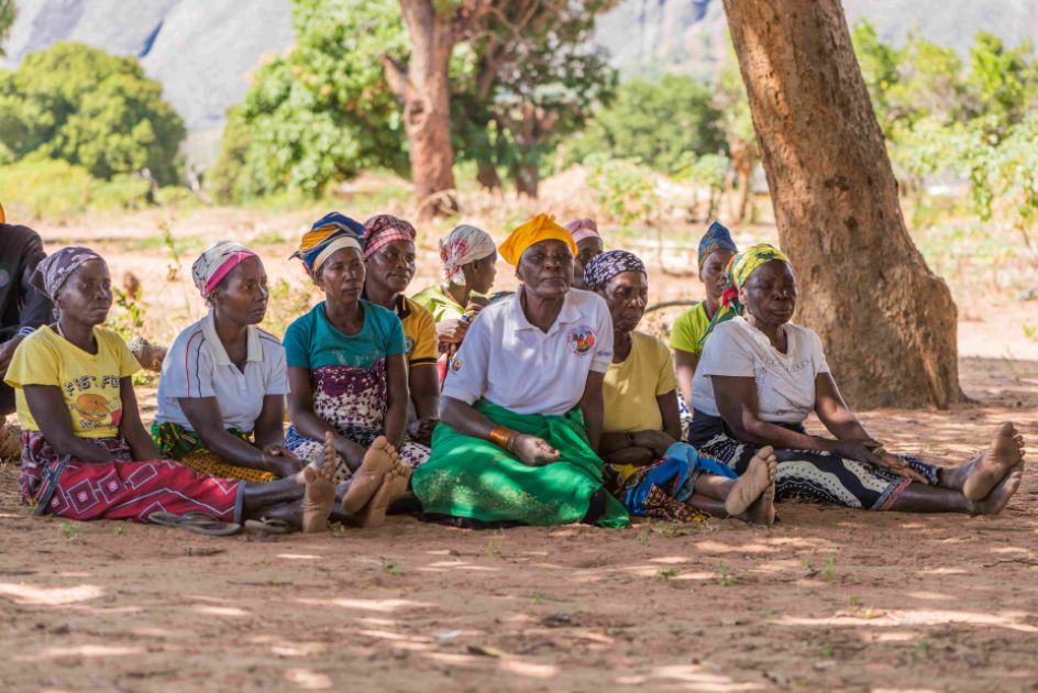 Gemeinsam eine Lösung finden: Versammlung von Kleinbäuerinnen in Nampula