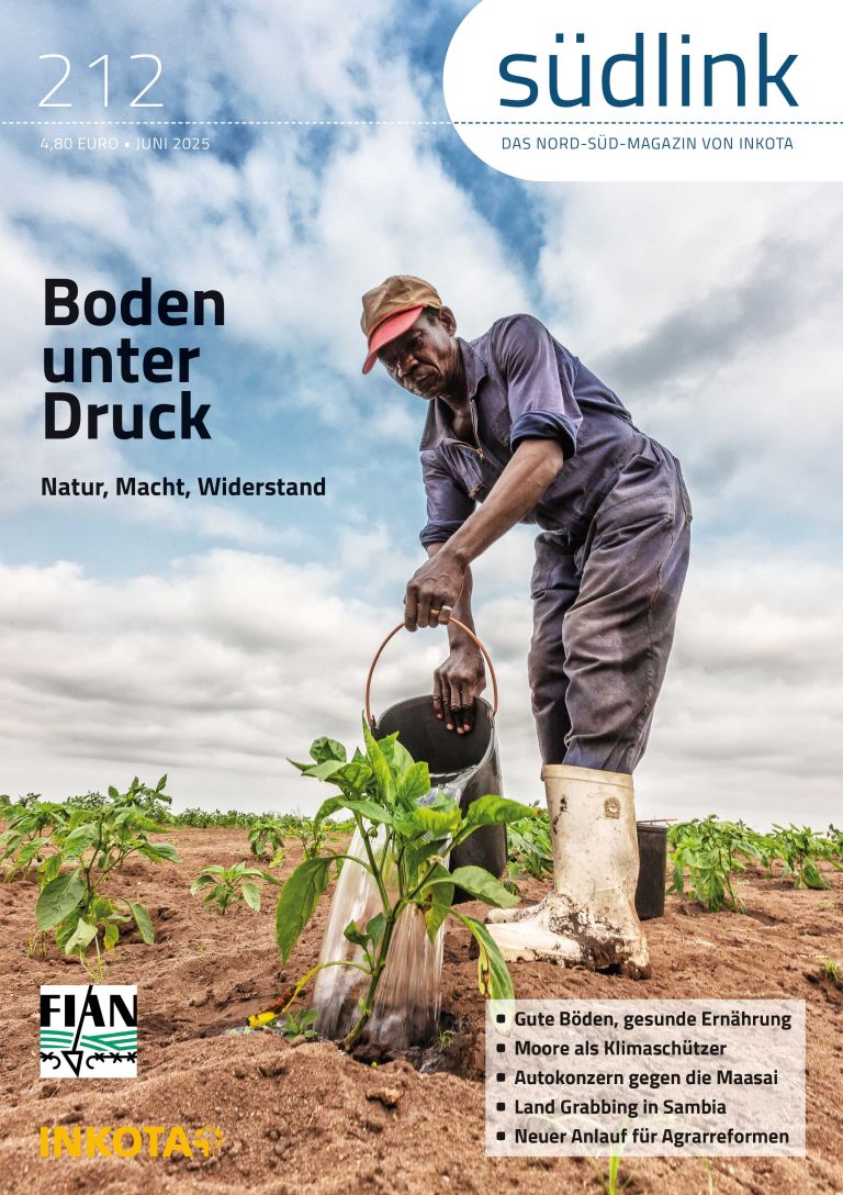 Titel des Südlink 212 Boden unter Druck, ein Bauer gießt aus einem Eimer Pflanzen auf einem Feld