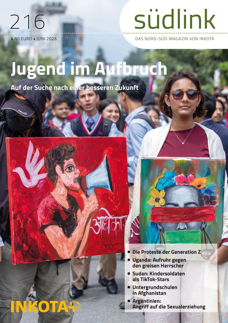 Junge Menschen protestieren auf der Straße mit gemalten Bildern